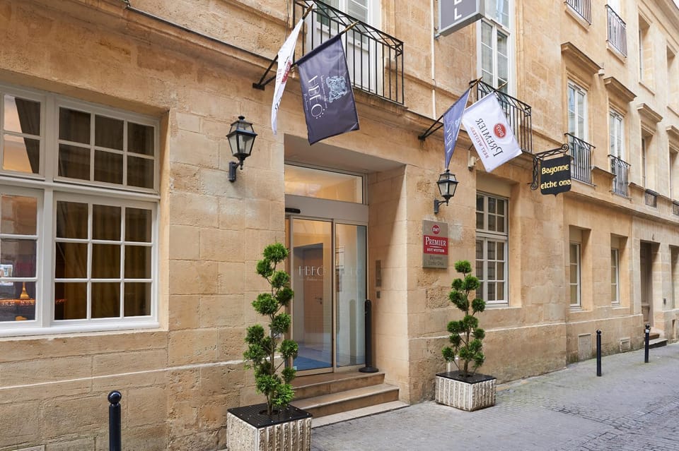 Property building, Facade/entrance