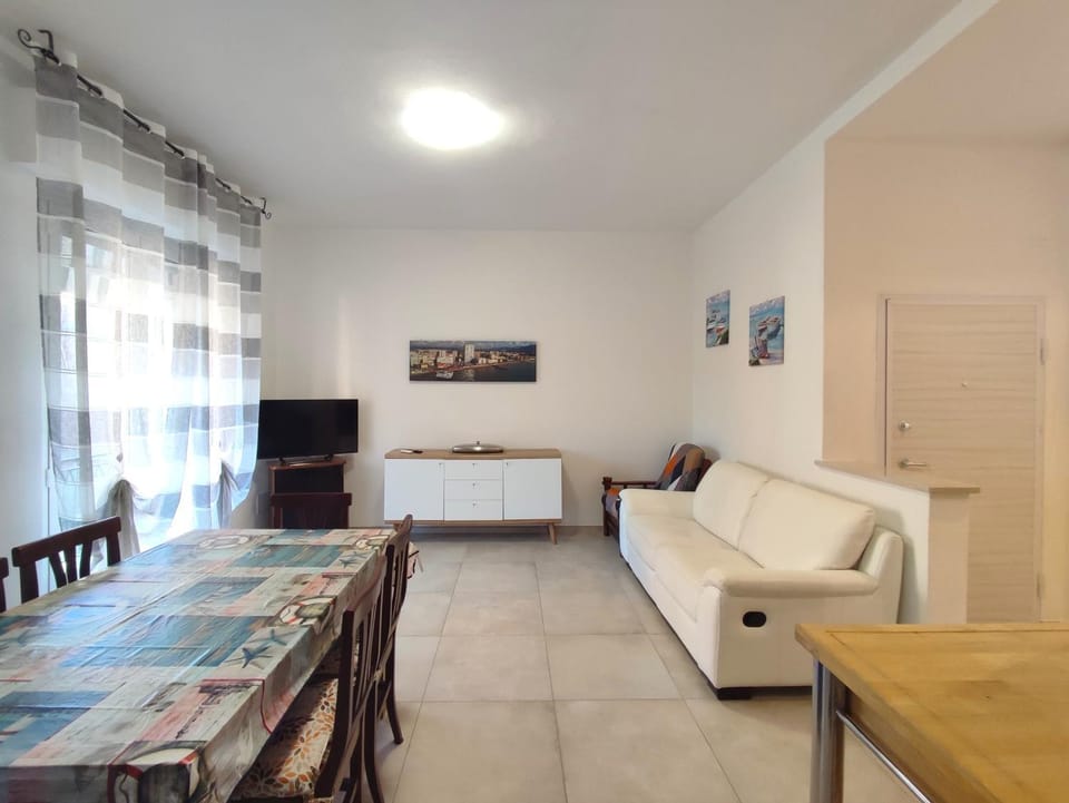 TV and multimedia, Living room, Dining area