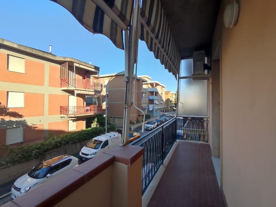 Property building, Neighbourhood, Balcony/Terrace, City view