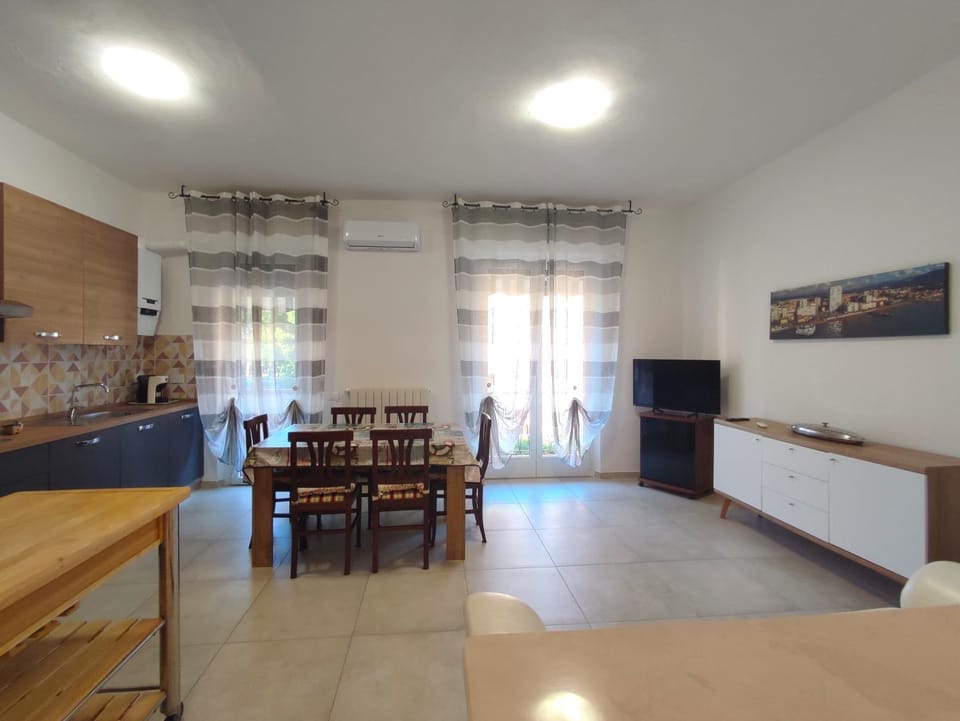 TV and multimedia, Kitchen or kitchenette, Living room