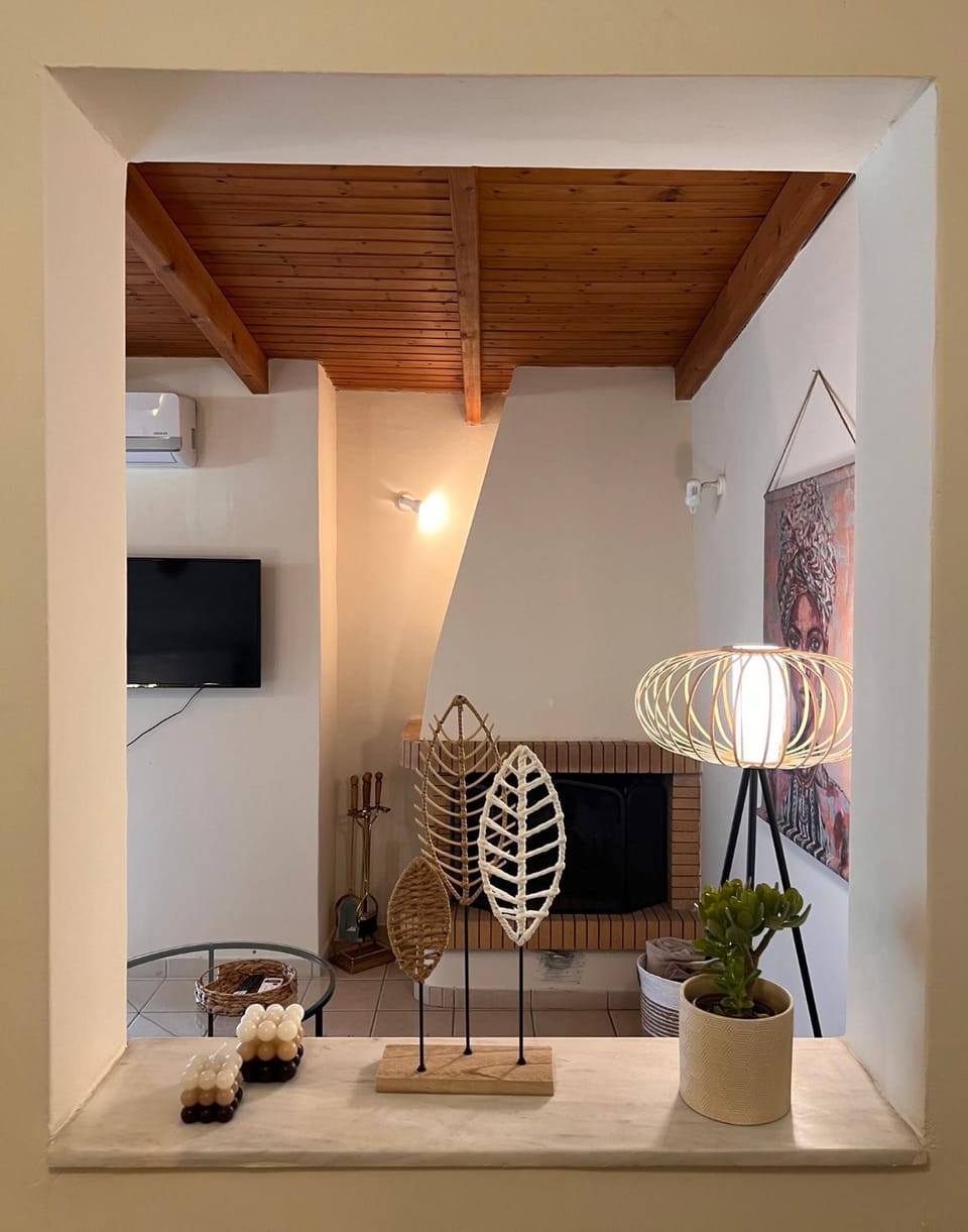 Communal lounge/ TV room, Facade/entrance, TV and multimedia, Living room, Decorative detail