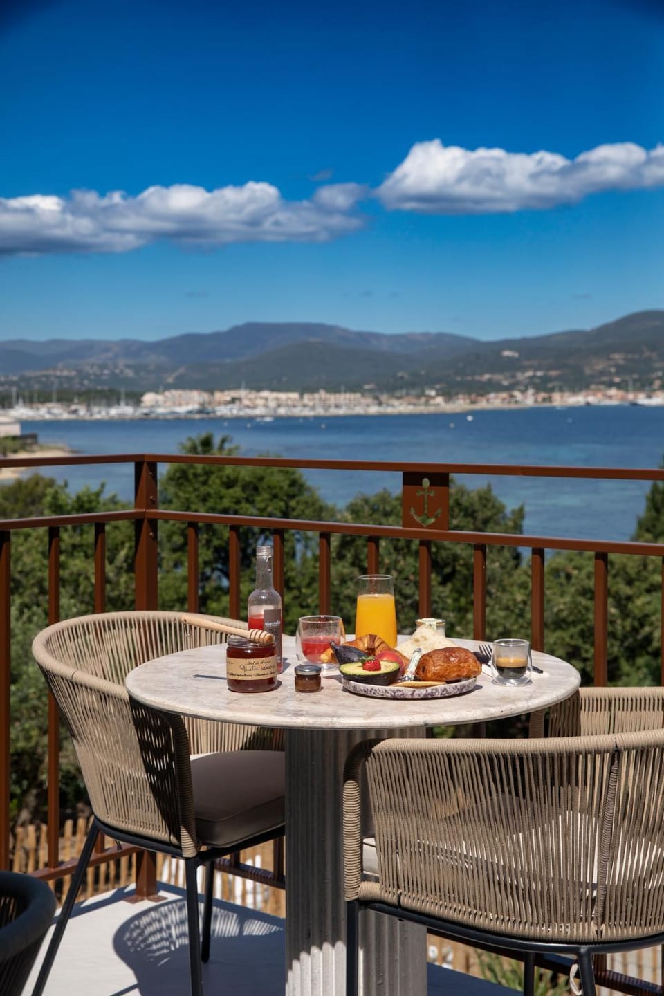 Patio, Day, Natural landscape, View (from property/room), Balcony/Terrace, Food and drinks, Dining area, Food, Sea view, Drinks