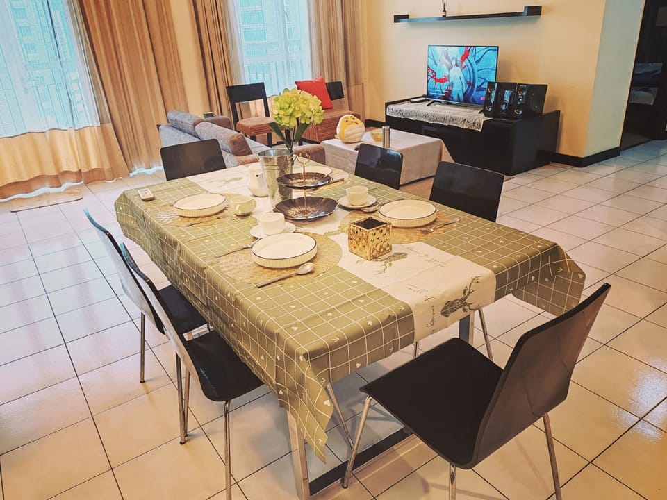 Living room, Seating area, Dining area
