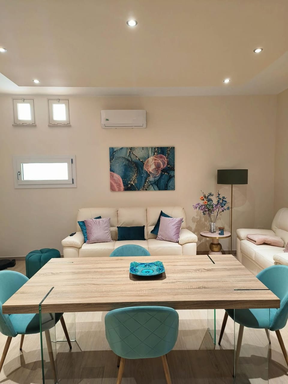 Seating area, Dining area