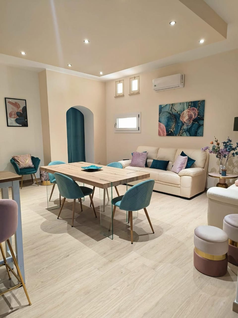 Living room, Seating area, Dining area, air conditioner