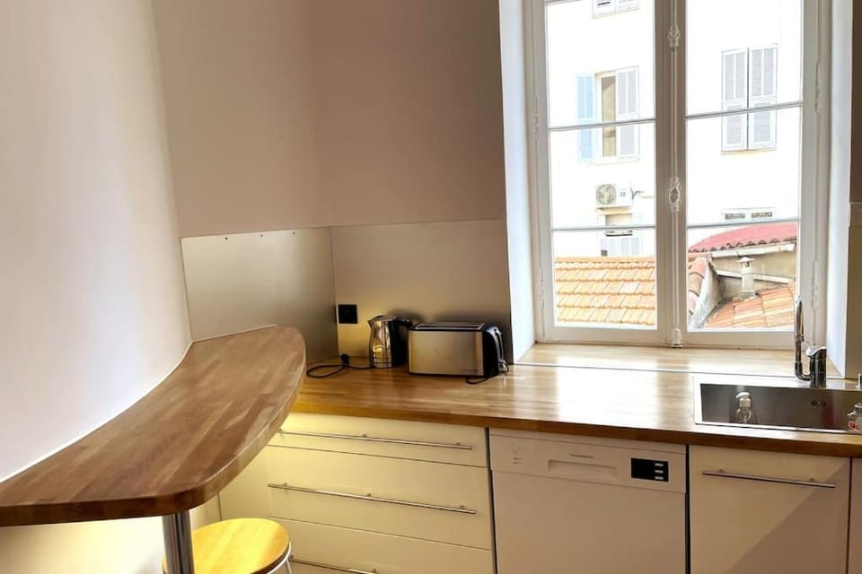 Augusta Palace - T3 **** 74m² - 150m Croisette Apartment in Cannes