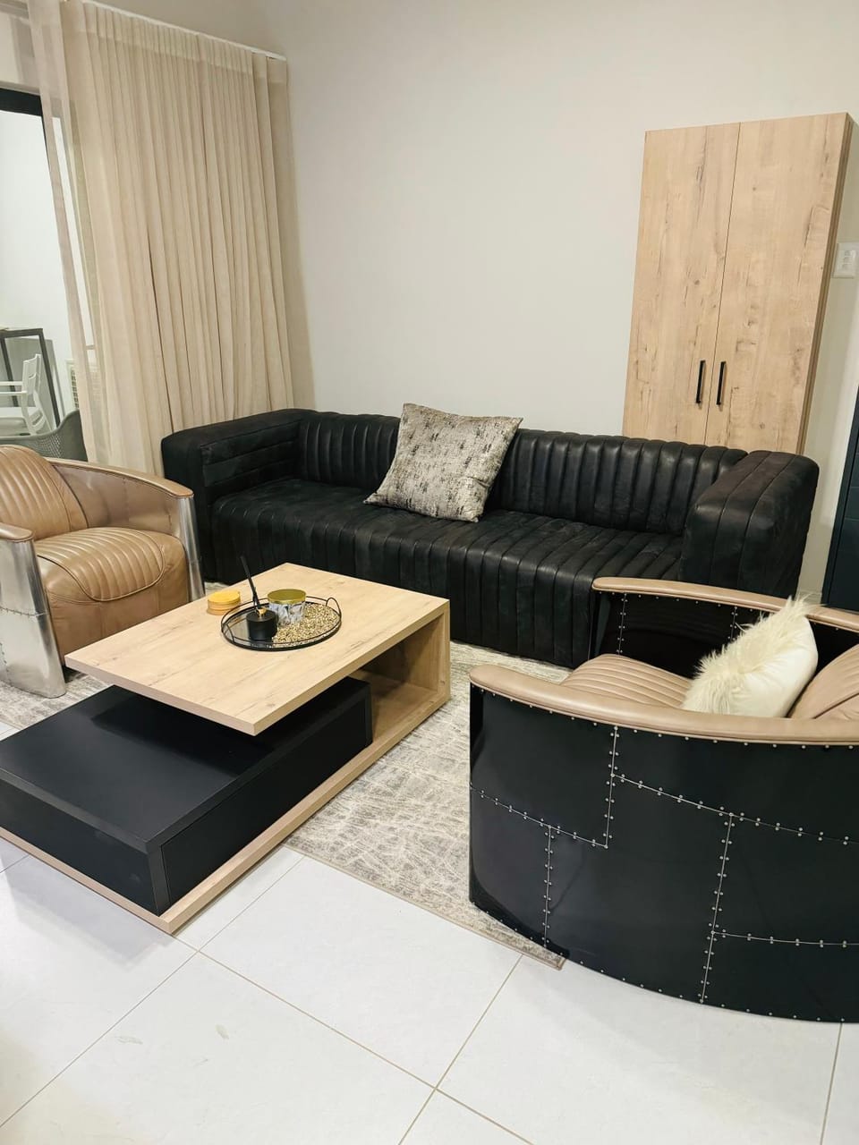 TV and multimedia, Living room, Seating area, air conditioner