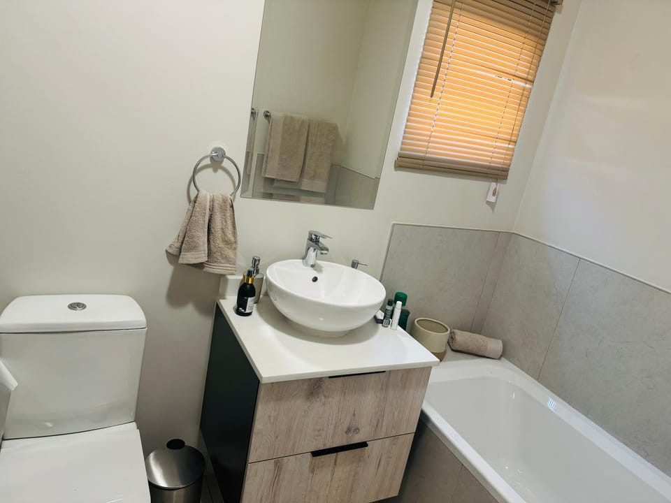 Shower, Toilet, Bathroom, Bath, towels
