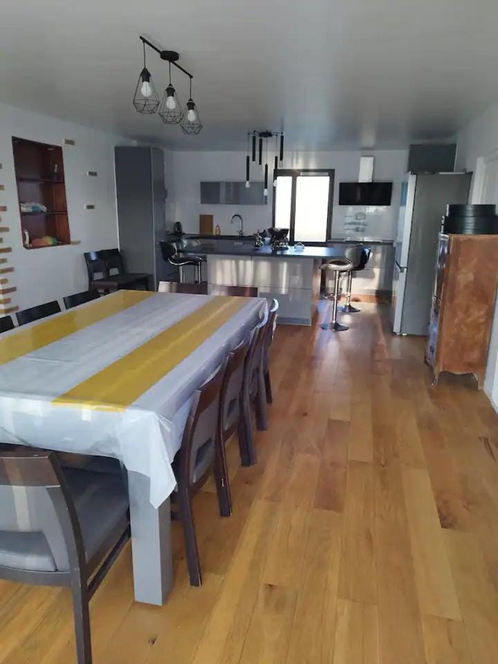 Belle maison de Campagne Confortable avec piscine, pétanque etc 17 couchages Apartment in Centre-Val de Loire
