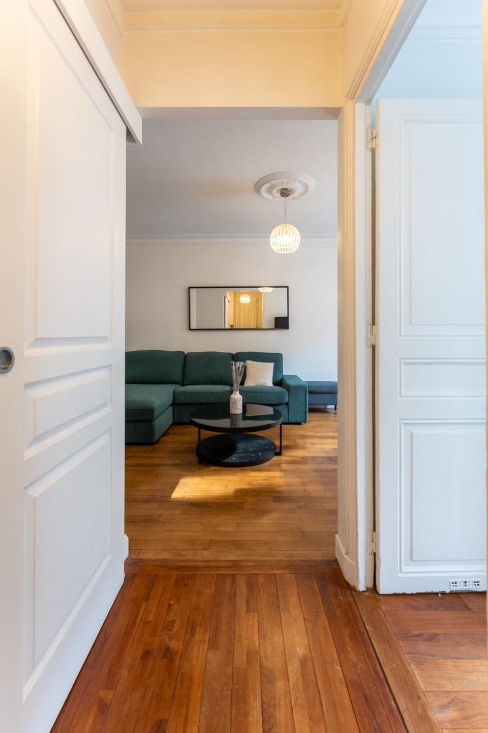 Appartement de luxe Champs Elysees Neuf Apartment in Paris