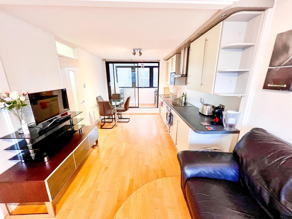 Happy River Thames View Entire Apartment Apartment in London Borough of Southwark