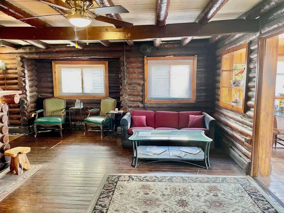 Living room, Seating area