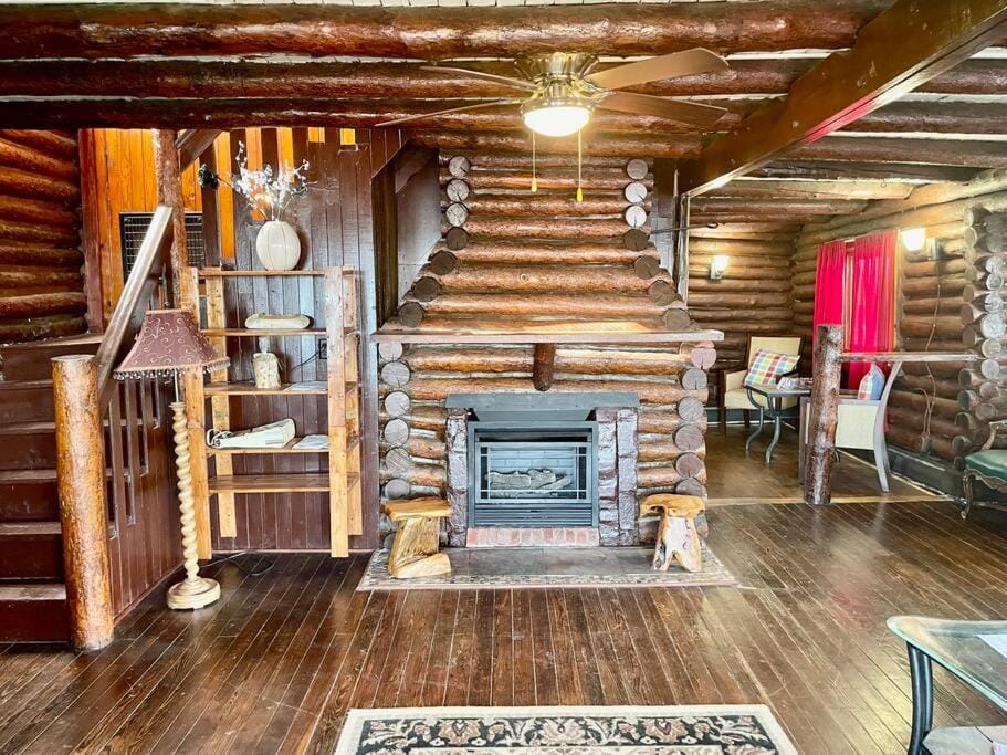 Living room, Seating area, flat iron