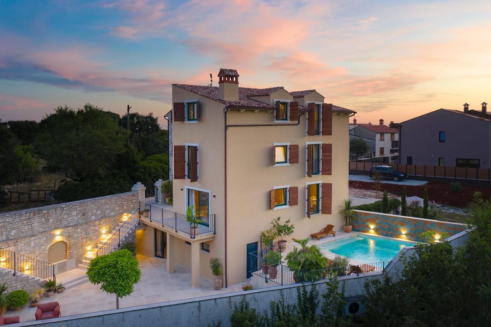 Property building, Swimming pool