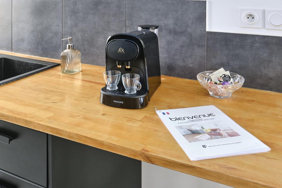 Coffee/tea facilities, kitchen