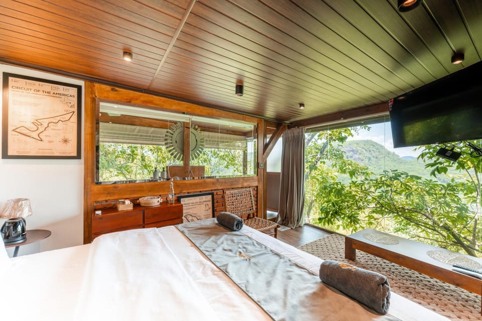 Bed, TV and multimedia, View (from property/room), Balcony/Terrace, Dining area, Bedroom