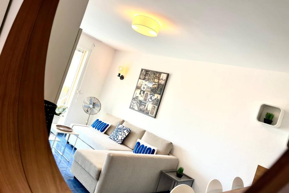 Golfe Juan - 4 People - Sea View - Swimming Pool - Garage House in Antibes