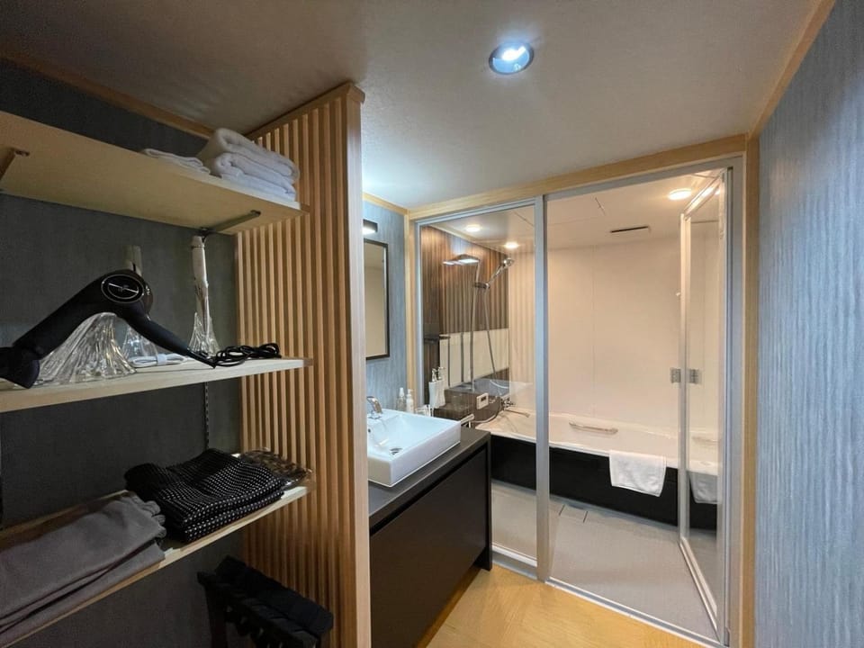 Shower, Bathroom, Bath, towels