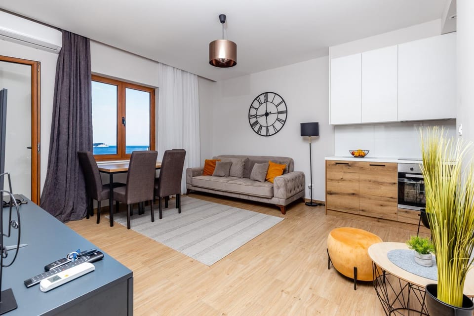 Kitchen or kitchenette, Living room, Dining area