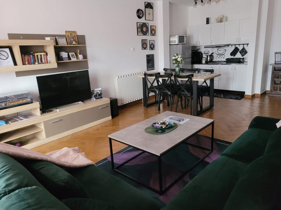 Kitchen or kitchenette, Living room, Dining area