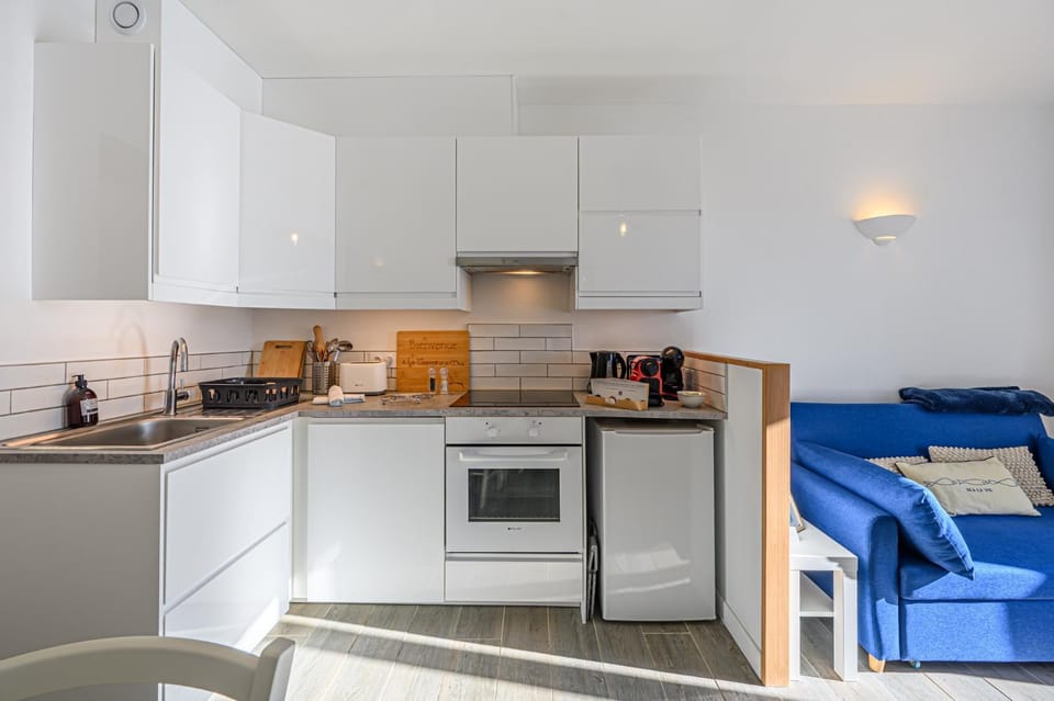 Kitchen or kitchenette, Living room