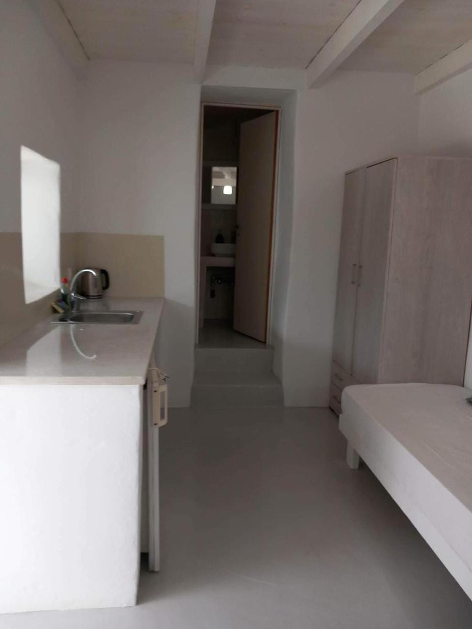 Bed, Kitchen or kitchenette