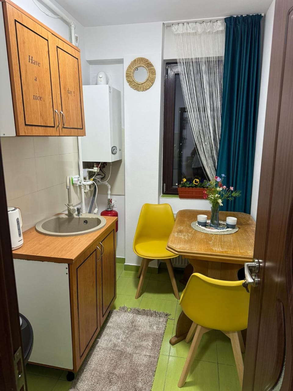 Coffee/tea facilities, minibar, kitchen