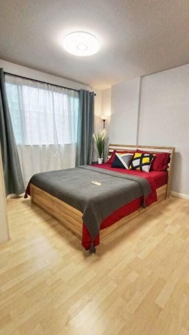 Bed, Photo of the whole room, Bedroom
