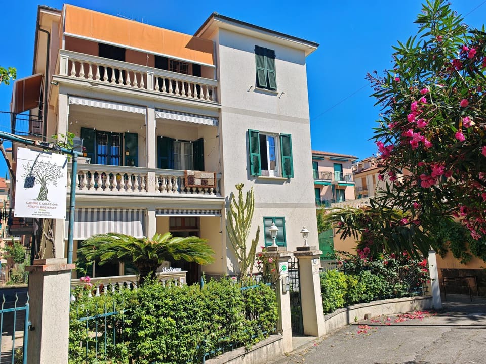 Il sogno di Jo a 50 mt dal mare Bed and Breakfast in Borgio Verezzi