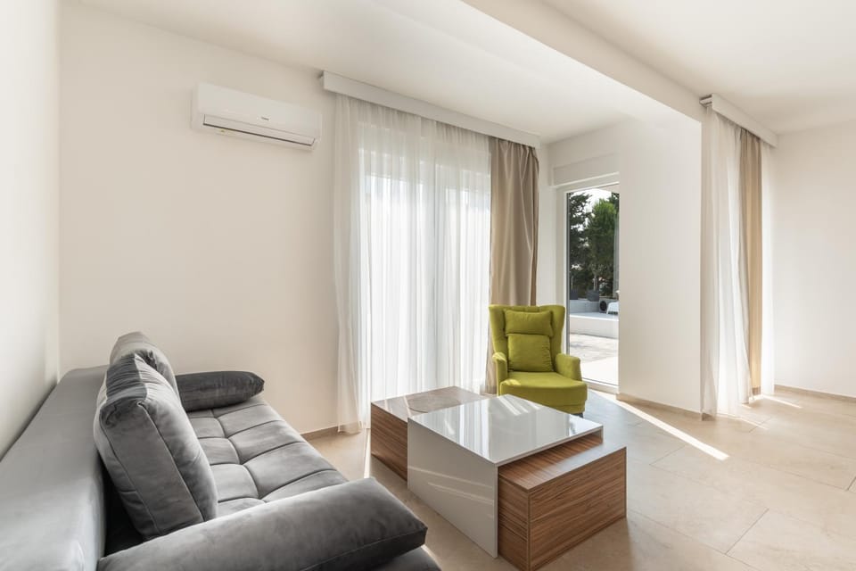 Living room, Seating area, air conditioner