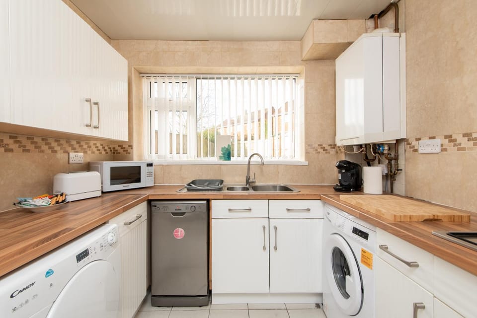 Kitchen or kitchenette, dishwasher, minibar, pet friendly, stove, toaster, washing machine, dryer