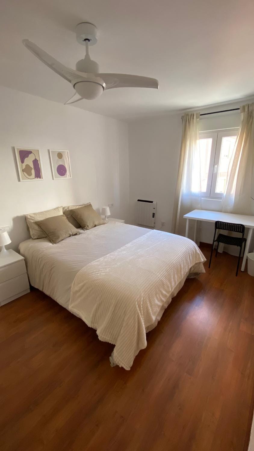 Bedroom, fireplace