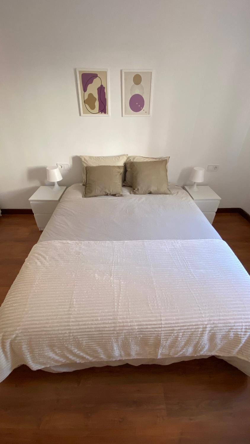 Bedroom, fireplace