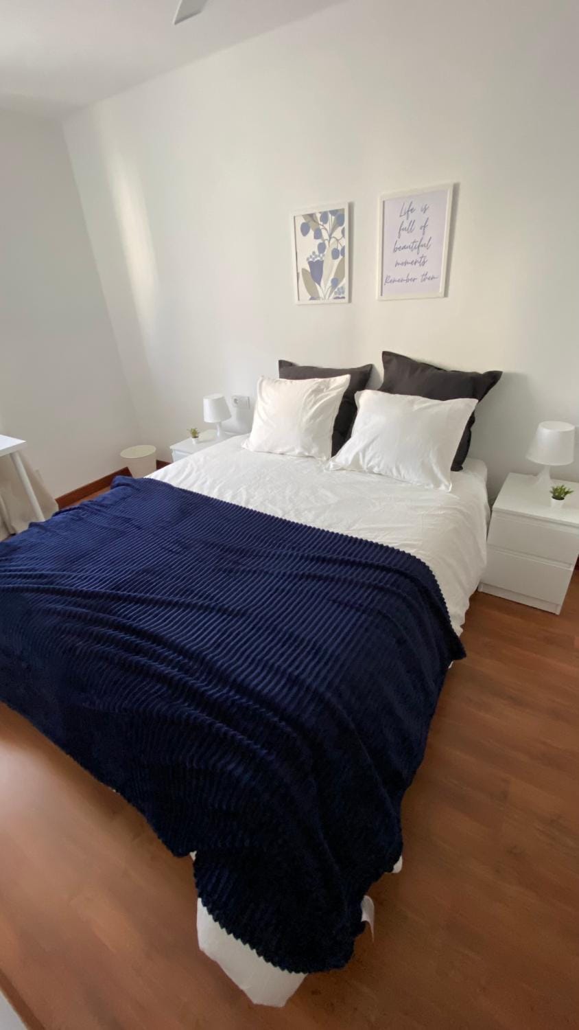 Bedroom, fireplace
