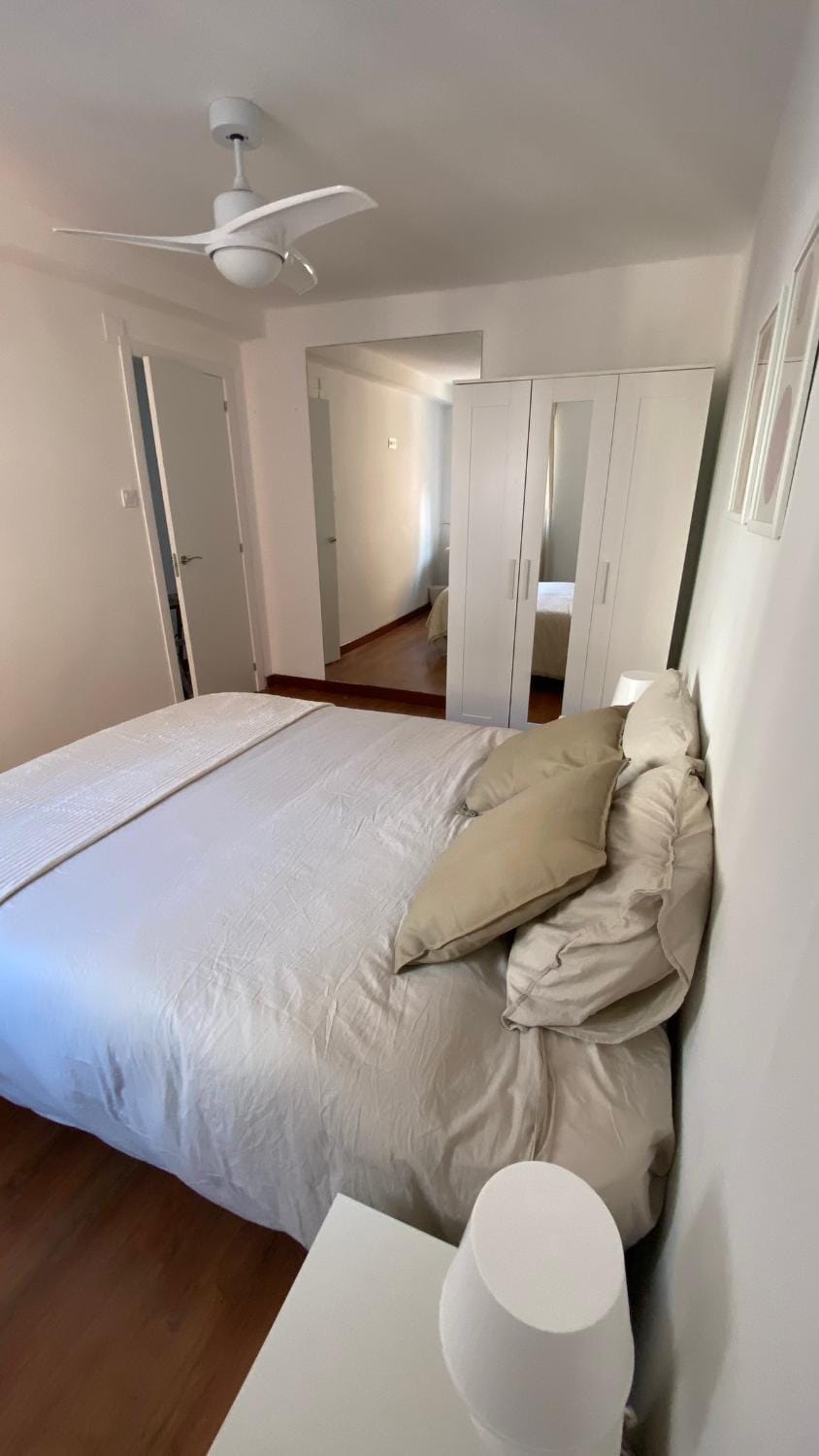 Bedroom, fireplace