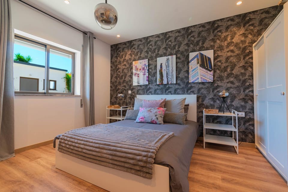 7Min to Uni Sé-Velha - AC - Work Desk - 300MBs WiFi - Suite 2 Bed and Breakfast in Coimbra