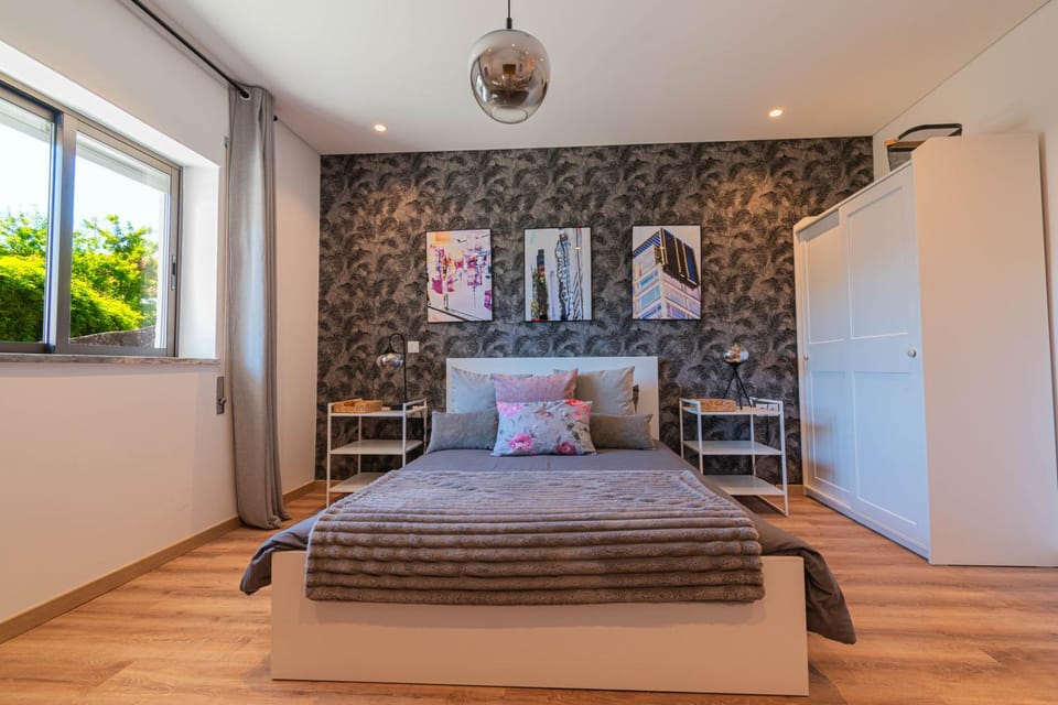 7Min to Uni Sé-Velha - AC - Work Desk - 300MBs WiFi - Suite 2 Bed and Breakfast in Coimbra