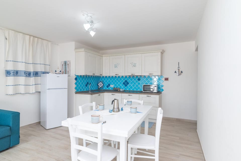 Property building, Kitchen or kitchenette, Living room