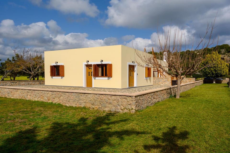 Property building, Spring, Day, Garden, Garden view