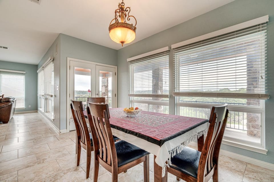 Lago Vista Vacation Rental - Walk to Lake Travis! House in Lago Vista