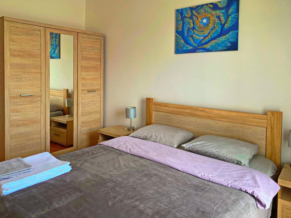 Bedroom, wardrobe