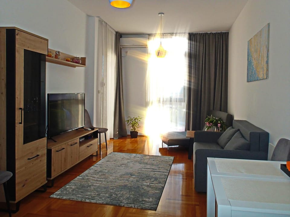 Living room, Photo of the whole room
