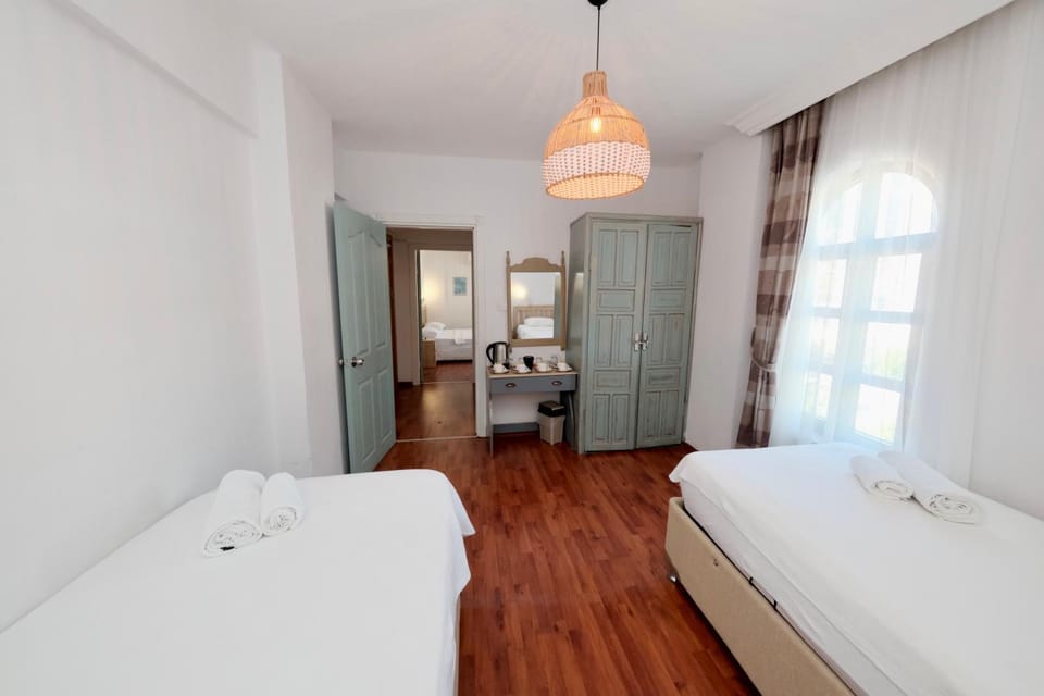 Bed, Bedroom, towels, wardrobe