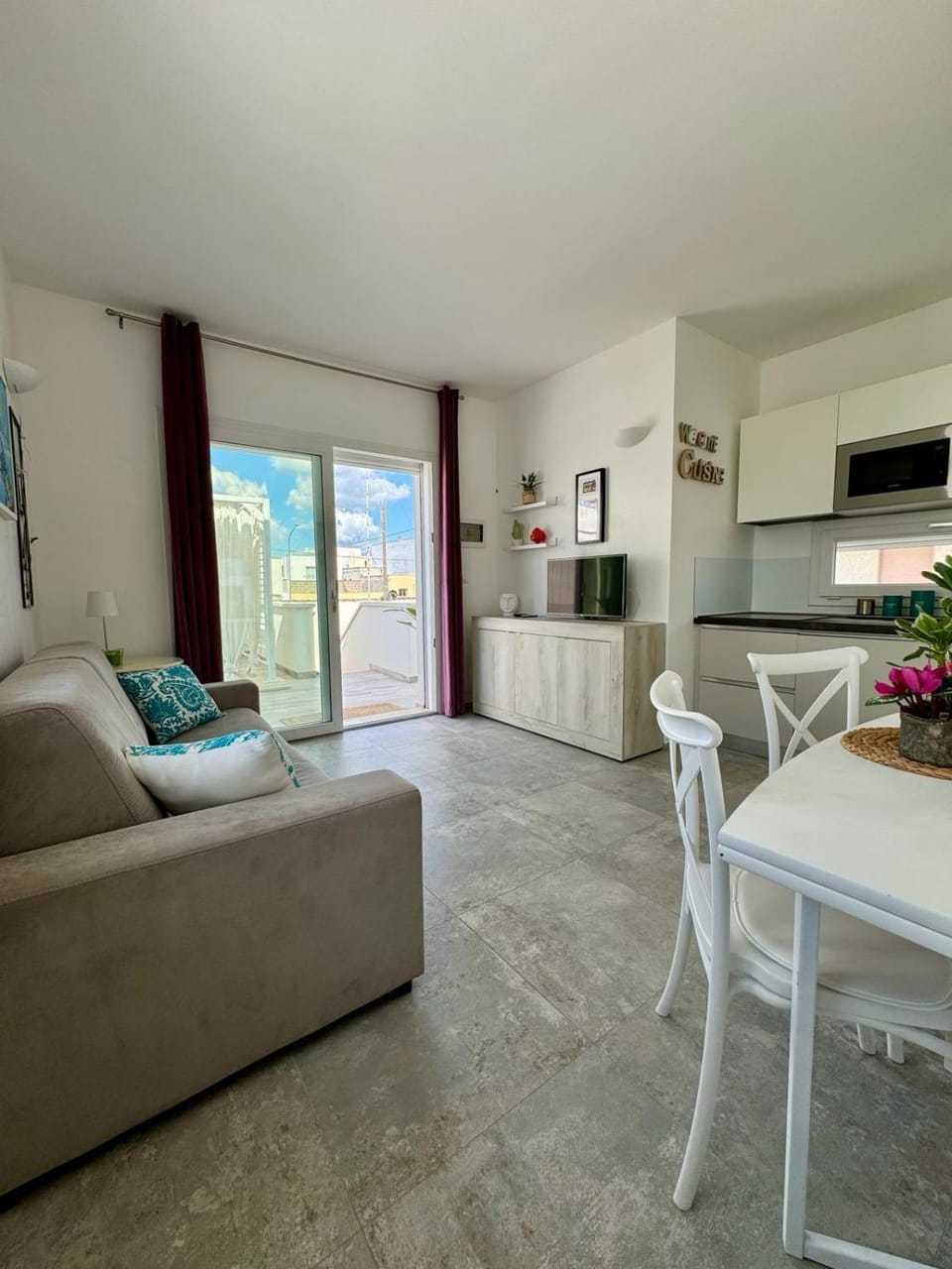 Kitchen or kitchenette, Living room