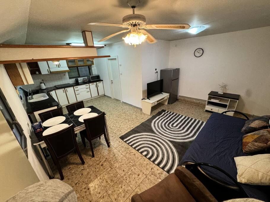 Patio Apartment with BBQ and parking Apartment in North District