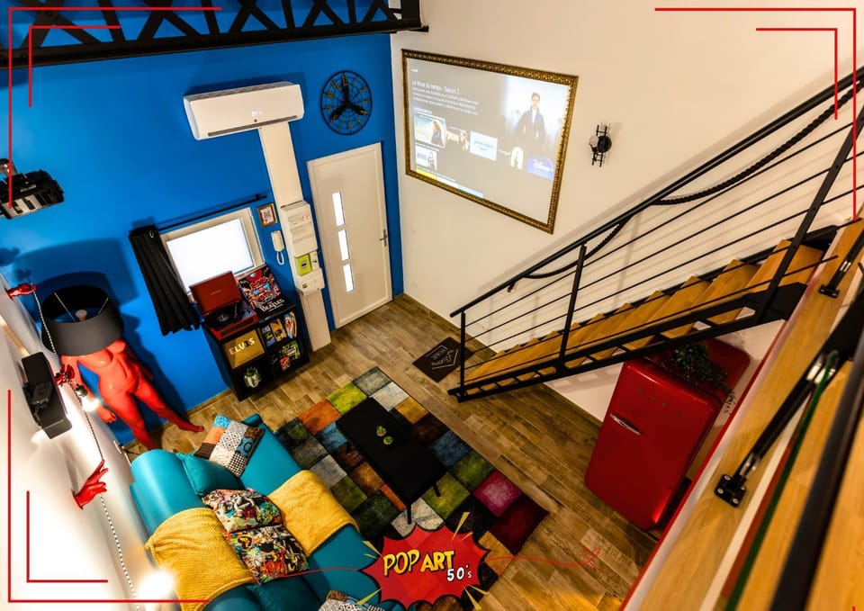 Communal lounge/ TV room, TV and multimedia, Living room, Seating area