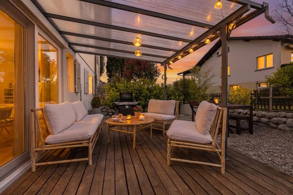 Patio, BBQ facilities, Living room, Seating area, Garden view