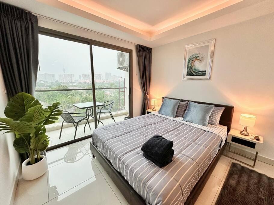 Bed, View (from property/room), Balcony/Terrace, Photo of the whole room