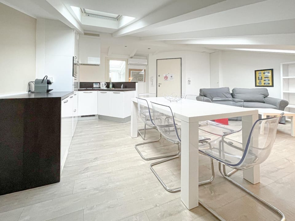 Tony Allard By Winsome Destination 4A Apartment in Cannes