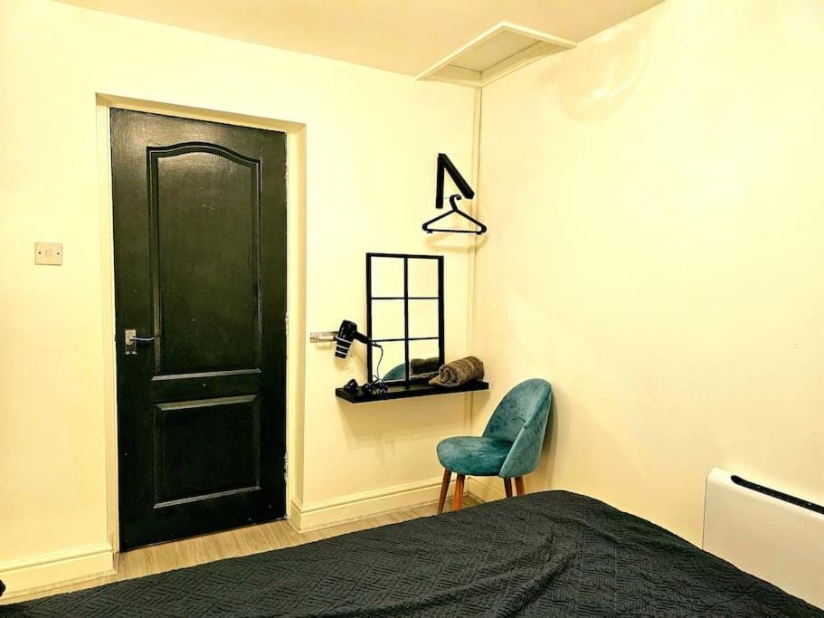 Bedroom, heating